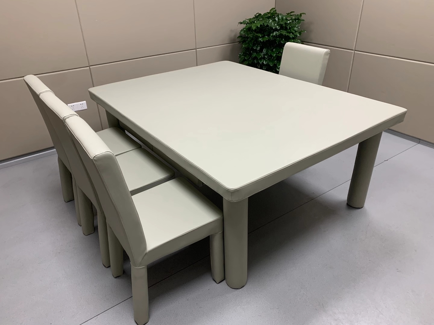 廣州星美建材有限公司防撞阻燃軟包家具-軟包桌椅講解